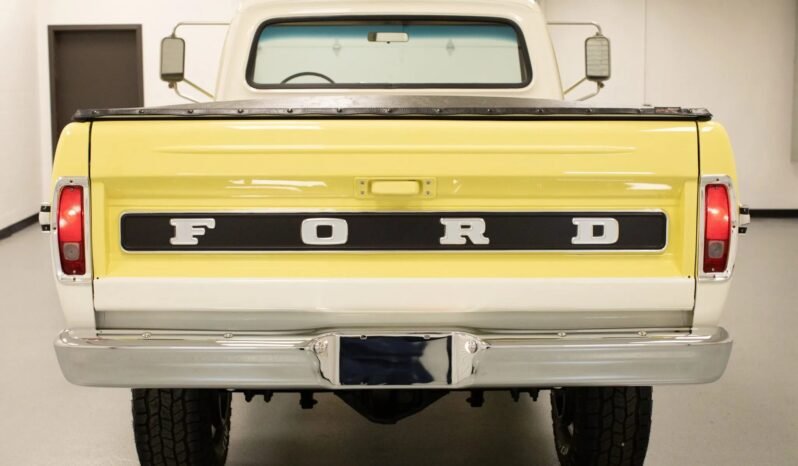 
								1972 Ford F-250 Sport Custom 4WD full									