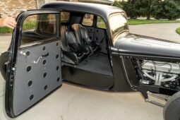 1933 Ford 5-Window V8