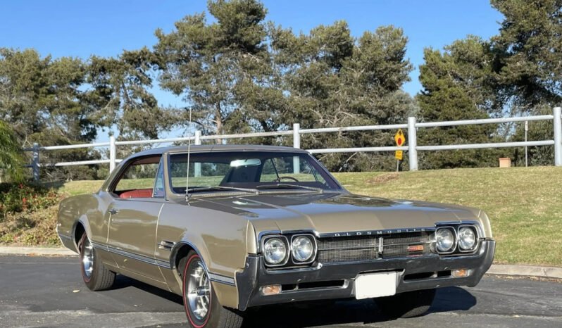 
								1966 Oldsmobile 442 Holiday Coupe full									