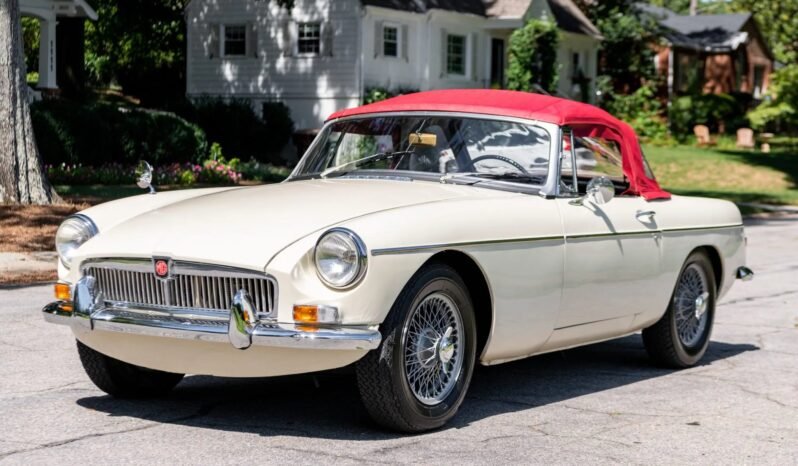 
								1965 MG MGB full									