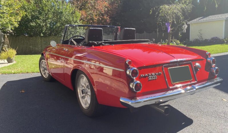 
								1967 Datsun 2000 full									