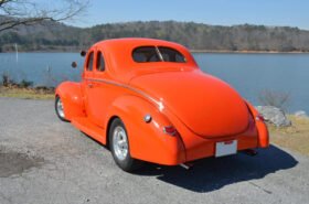 1940 Ford Deluxe Coupe 3-Speed