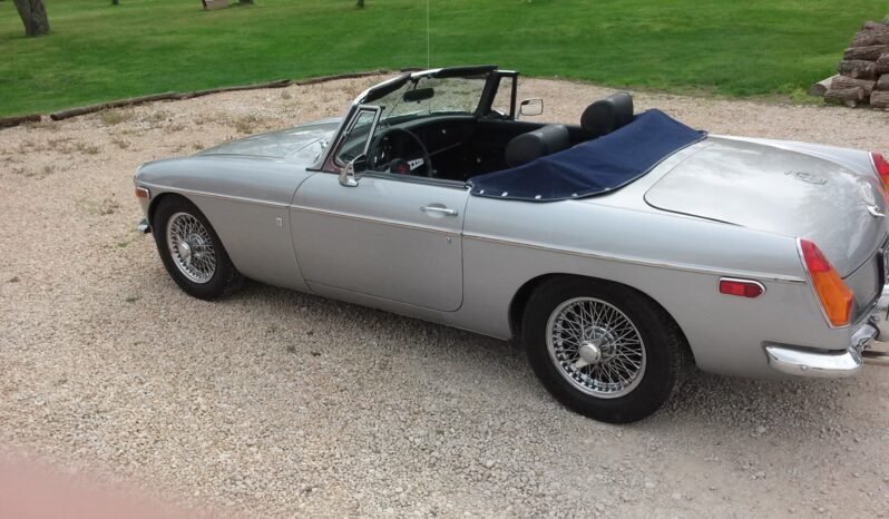 
								1972 MG MGB full									