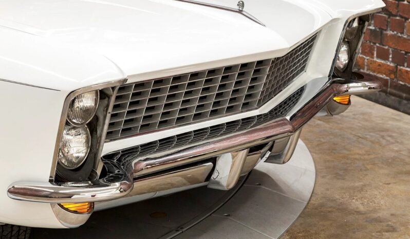 
								1965 Buick Riviera Arctic White full									