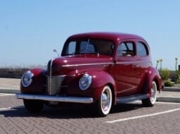 1940 Ford Tudor Deluxe 3-Speed