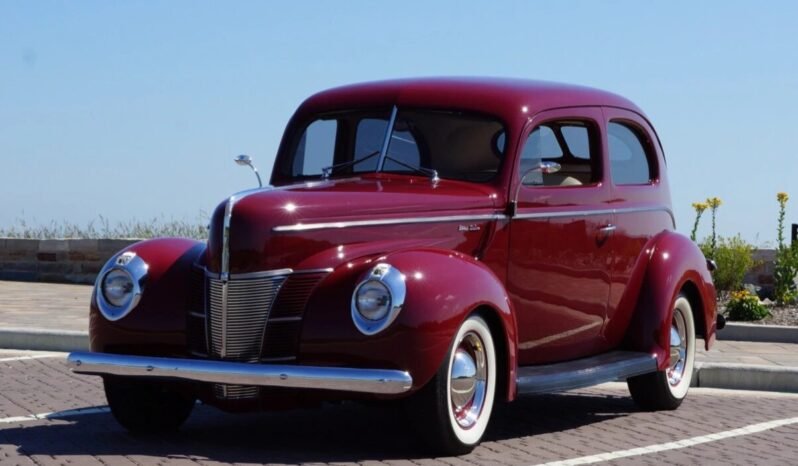 
								1940 Ford Tudor Deluxe 3-Speed full									