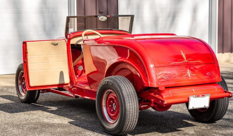 
								1932 Ford Highboy Roadster V8 full									
