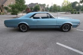 1967 Oldsmobile Cutlass Holiday Coupe