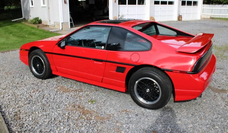 
								1988 Pontiac Fiero GT full									