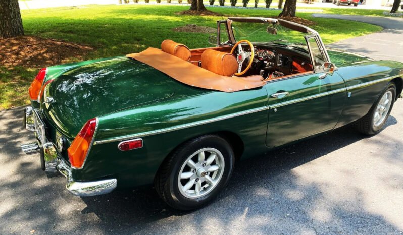
								1973 MG MGB Metallic Green full									