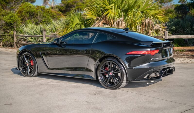 
								2017 Jaguar F-Type SVR 5.0 V8 full									