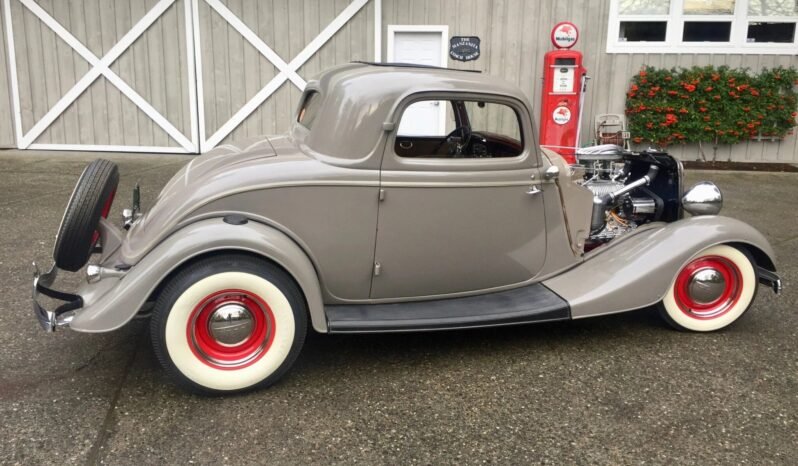 
								1933 Ford Deluxe 3-Window Coupe V8 full									
