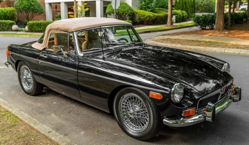 
								1973 MG MGB Roadster full									