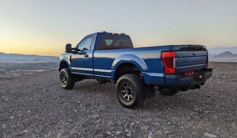 
								2022 Ford F-350 Super Duty full									
