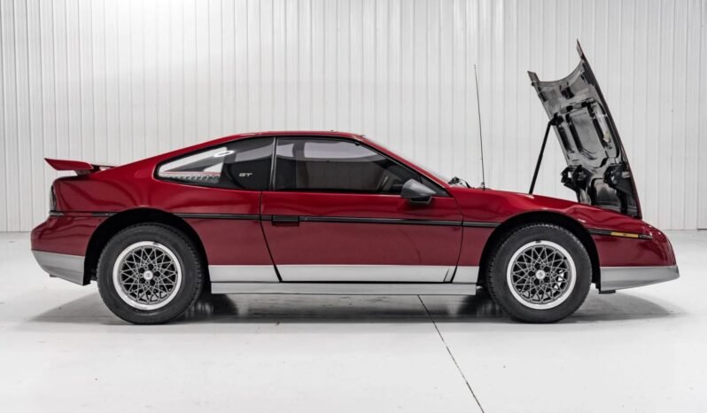 
								1987 Pontiac Fiero GT full									