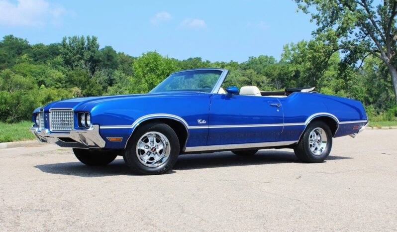 
								1972 Oldsmobile Cutlass Supreme Blue full									
