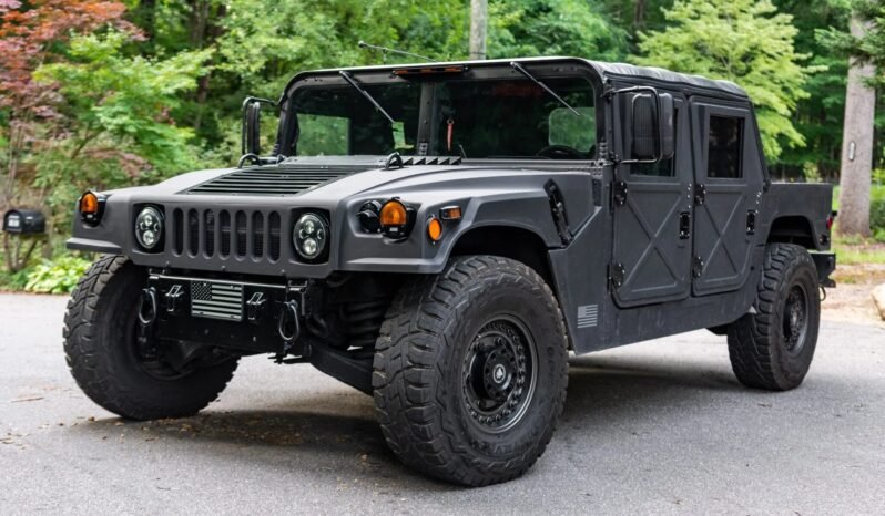 
								2002 AM General Humvee full									