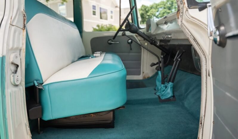 
								1959 International Harvester Travelall 4X4 full									