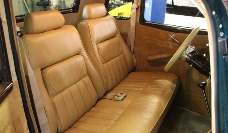 
								1934 Ford 5-Window Coupe Hot Rod full									