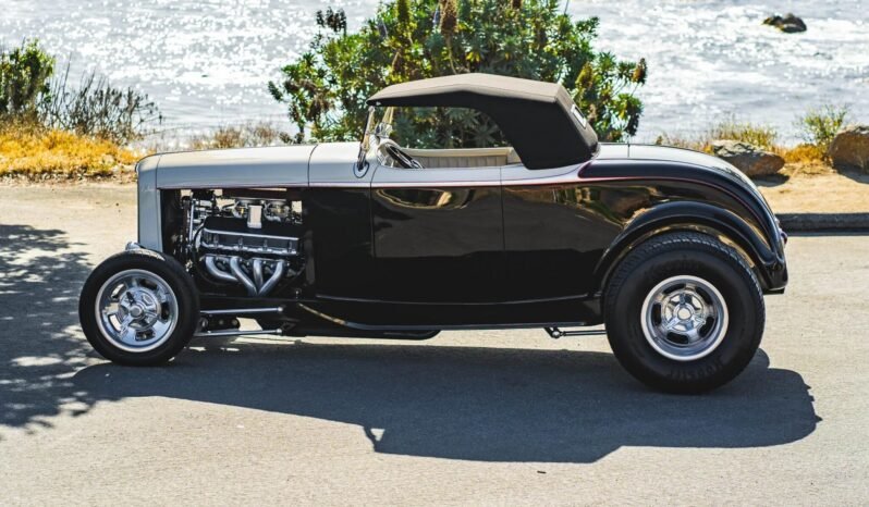 
								1932 Ford Roadster 2-Door Hot Rod V8 full									