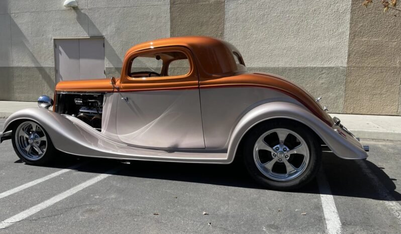 
								1934 Ford Classic 3-Window Coupe full									