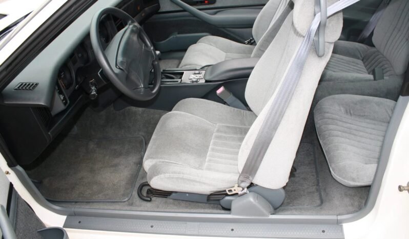 
								1990 Pontiac Firebird Formula White full									