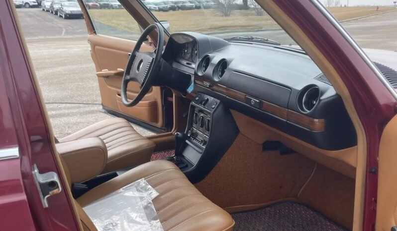
								1979 Mercedes-Benz 240D full									