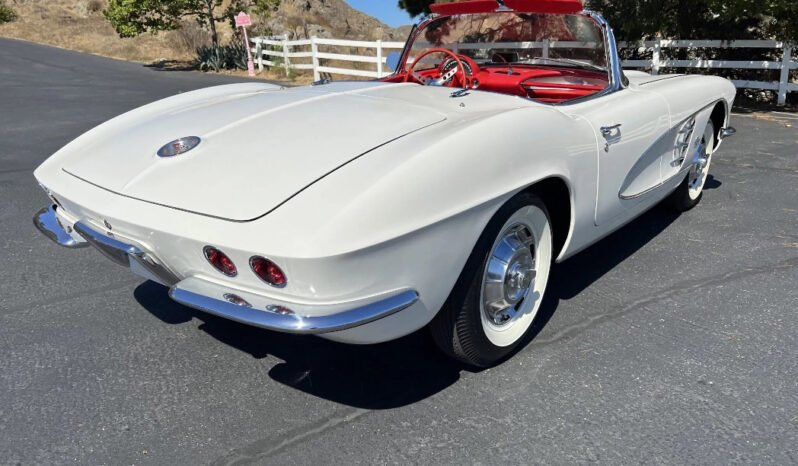 
								1961 Chevrolet Corvette White full									