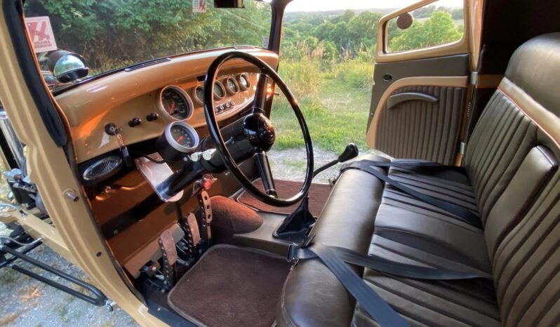 
								1932 Ford 3-Window Coupe Hot Rod V8 full									