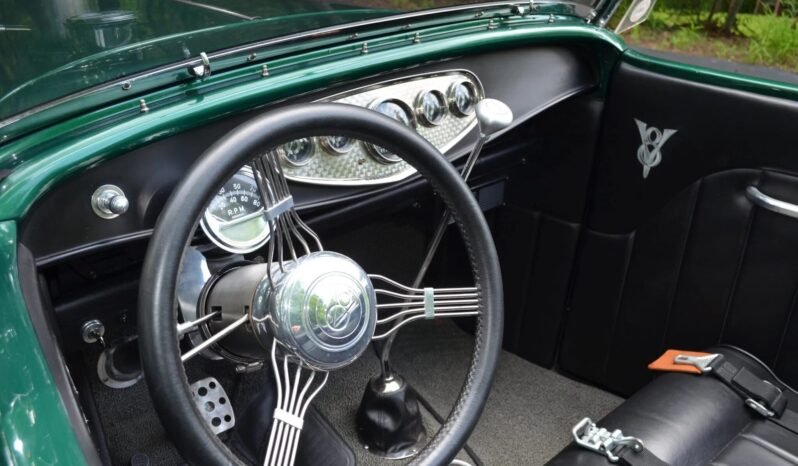 
								1932 Ford Highboy Hot Rod Roadster full									