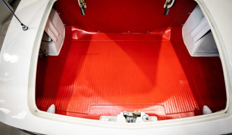 
								1962 Chevrolet Corvette White full									