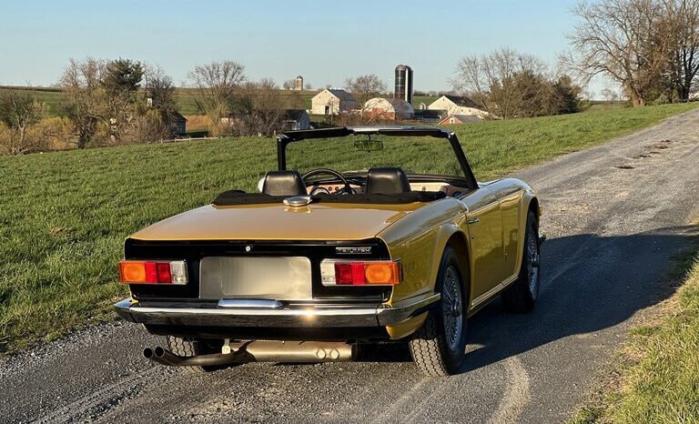 
								1972 Triumph TR6 Yellow full									