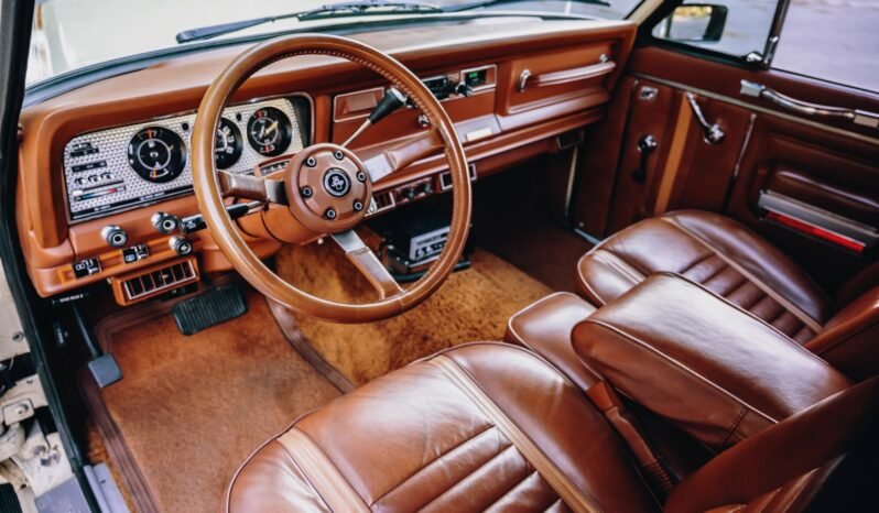 
								1983 Jeep Cherokee Laredo full									