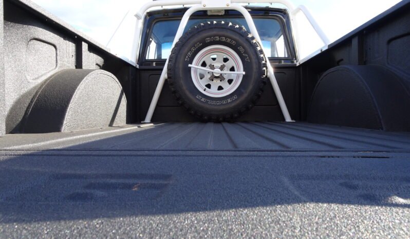 
								1977 Jeep J10 Honcho V8 Pickup Truck full									