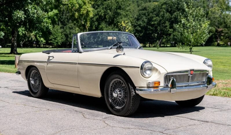 
								1965 MG MGB full									