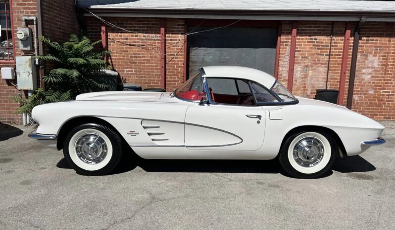 
								1961 Chevrolet Corvette White full									