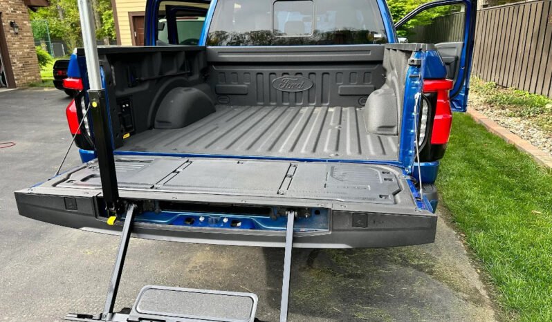 
								2022 Ford F-150 Lightning Pickup Truck full									