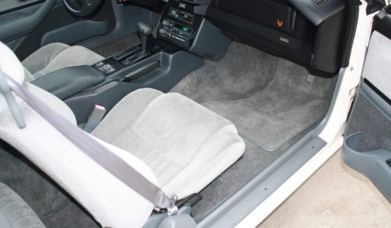 
								1990 Pontiac Firebird Formula White full									