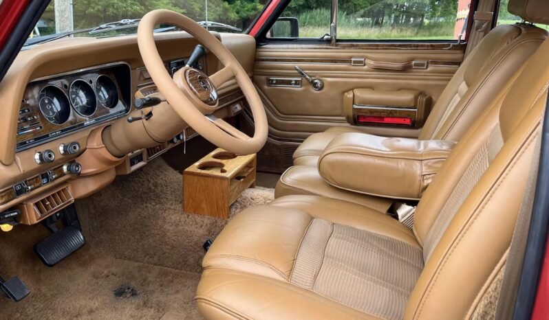 
								1985 Jeep Grand Wagoneer V8 full									