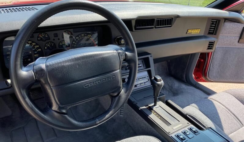 
								1990 Chevrolet Camaro IROC-Z V8 full									