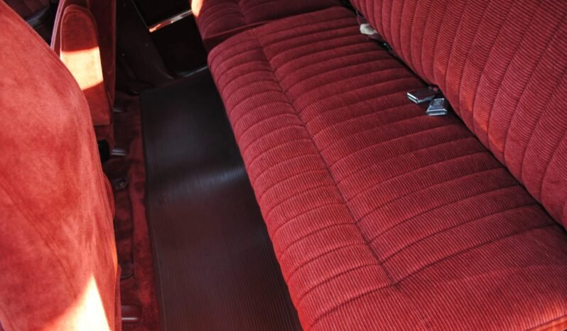 
								1990 GMC Suburban full									