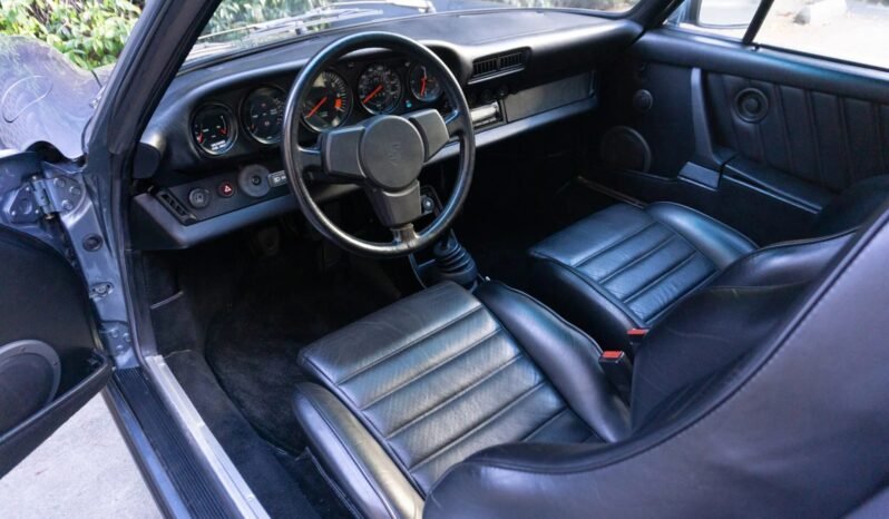 
								1983 Porsche 911SC Targa full									