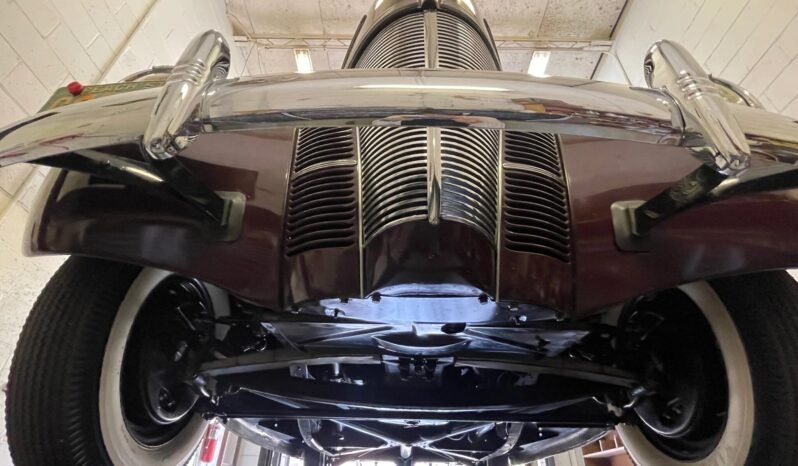 
								1940 Ford Deluxe Coupe V8 3-Speed full									