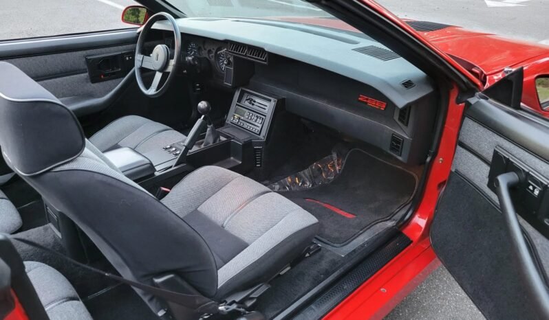 
								1989 Chevrolet Camaro IROC-Z full									