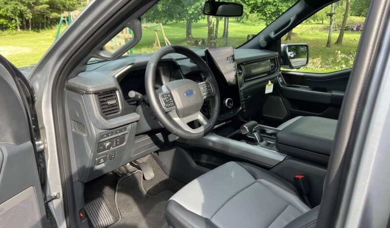 
								2022 Ford F-150 Lightning full									