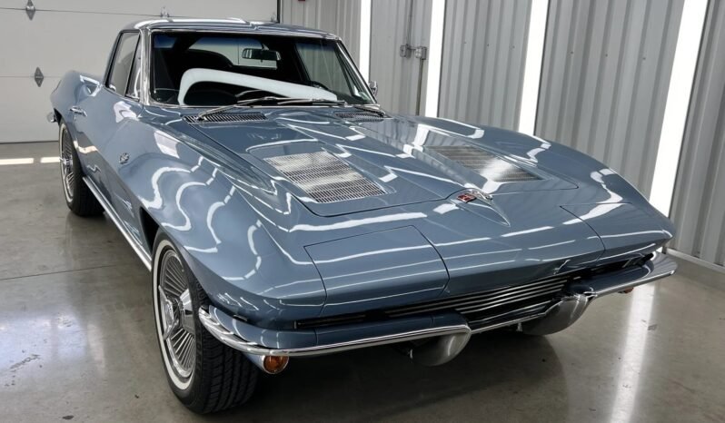 
								1963 Chevrolet Corvette Split-Window Silver Blue full									