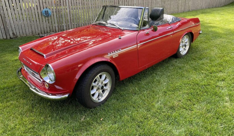 
								1967 Datsun 2000 full									