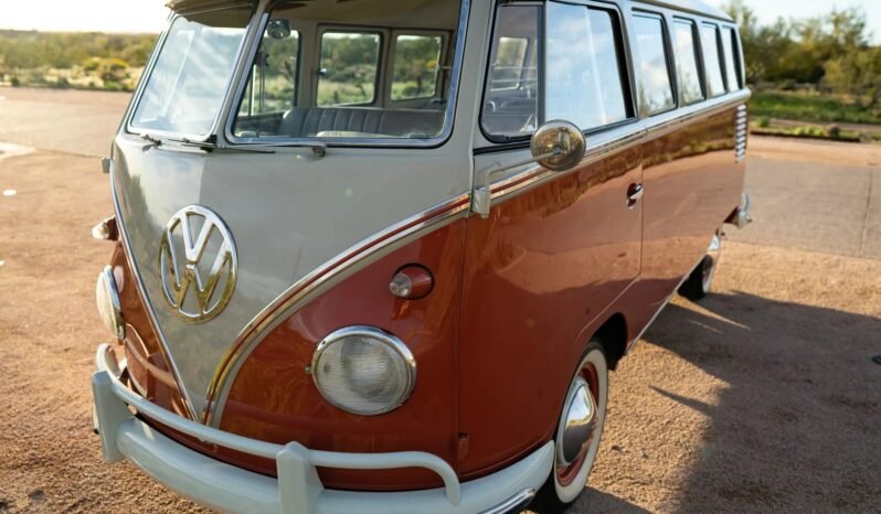 
								1960 Volkswagen Type 2 Deluxe Bus full									