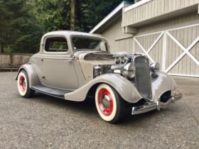 1933 Ford Deluxe 3-Window Coupe V8