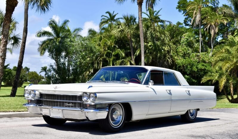 
								1963 Cadillac DeVille Sedan V8 full									
